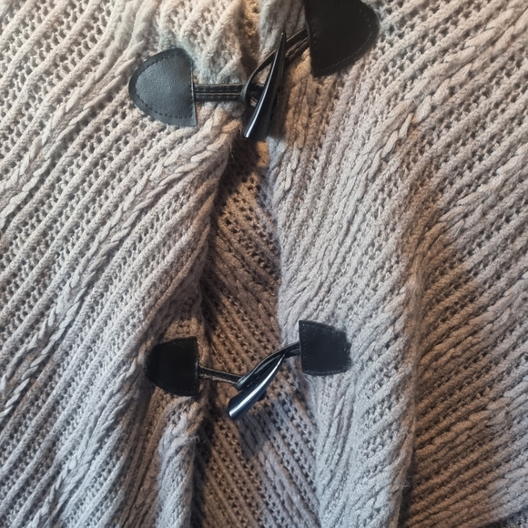 Ombre Knit Sweater Shawl - Picture 4 of 8